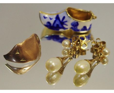 A 14ct gold &amp; enamel Dutch clog charm 4.5g; a pair of 9ct gold pearl drop earrings, 2.4g; a 9ct rose gold signet ring rem