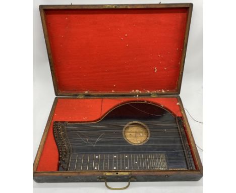 A cased vintage zither