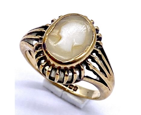 A 9ct gold cameo ring, size L, total weight 3.5g