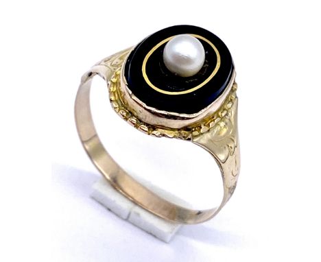 An unmarked gold (tests as 9ct) mourning ring set with onyx and a pearl, size Q
