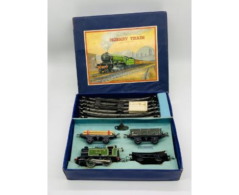 A vintage boxed Hornby Train Clockwork O gauge LNER No. 201 Tank Goods Set (N.E) comprising of LNER locomotive (460) in green