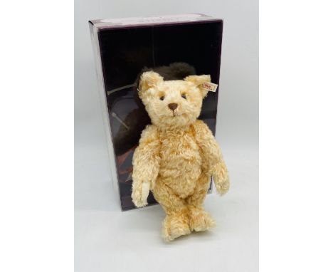 A boxed limited edition Steiff "Chester" mohair teddy bear with certificate (No 955 of 2000) - height 32cm, exclusively made 