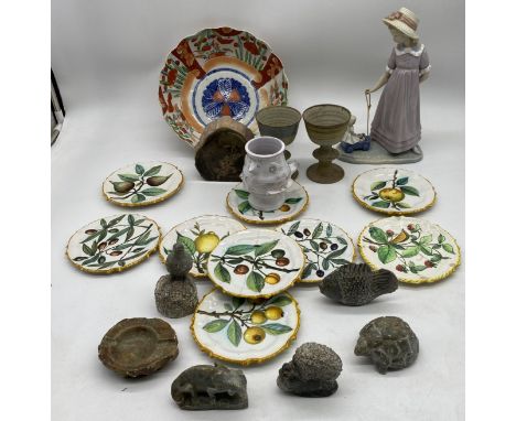 A collection of various china etc including a Lladro figure, Cantagalli majolica plates with cockerel mark to underside, Imar