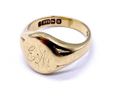 A 9ct gents signet ring with the initials E M size J, 5.3grams.