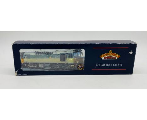 A boxed Bachmann Branch-Line OO gauge British Railways Class 25/2 diesel locomotive (D5233) in green/yellow livery (32-411)