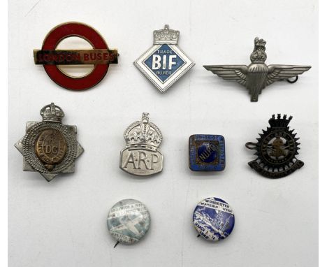 A collection of cap badges and others including The Salvation Army, London Buses, ASP, Parachute regiment, Worcester Warship 