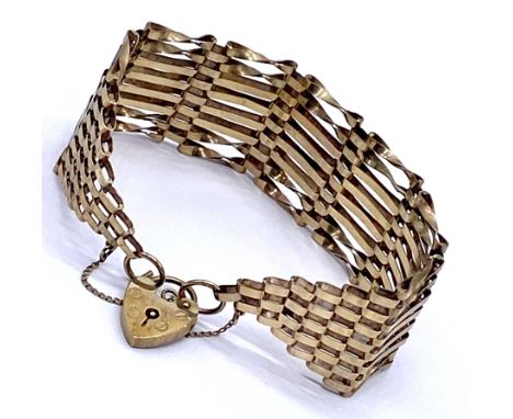 A 9ct gold gate bracelet with padlock, weight 17.2g