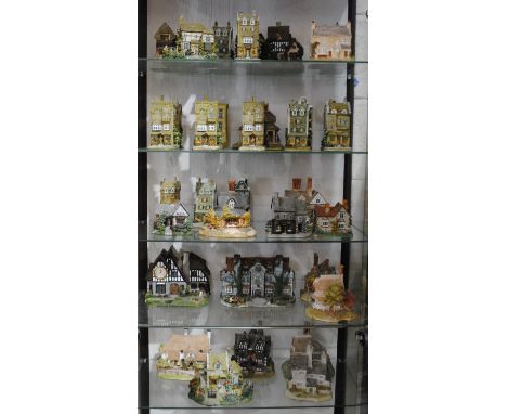 A collection of model houses and cottages, including Lilliput Lane, The Leonardo Collection, David Winter etc. - over five sh