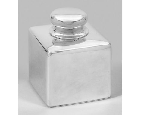   Teedose  Teedose    Teedose    Silber. Würfelförmig mit glatter Wandung und haubenförmigem Stulpdeckel. Innen Stöpsel sowie