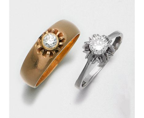   Zwei Diamant-Solitärringe  Zwei Diamant-Solitärringe    Zwei Diamant-Solitärringe    Rosé- und Weißgold, gest. 585. Zentral