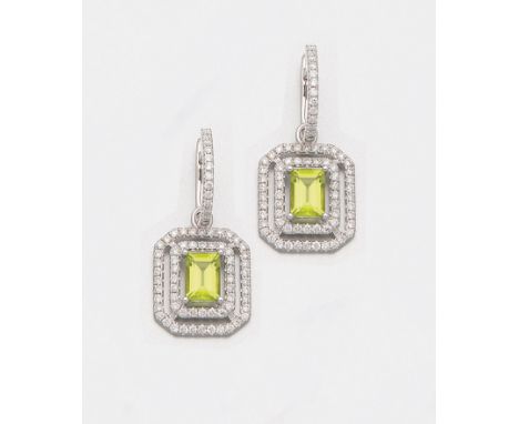   Paar dekorative Peridot-Ohrgehänge  Paar dekorative Peridot-Ohrgehänge    Paar dekorative Peridot-Ohrgehänge    Weißgold, g
