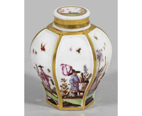   Frühe Teedose mit Höroldt-Chinoiserien  Frühe Teedose mit Höroldt-Chinoiserien    Frühe Teedose mit Höroldt-Chinoiserien   