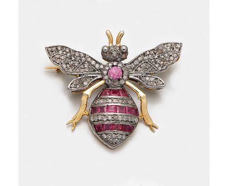   Insektenbrosche mit Rubinen  Insektenbrosche mit Rubinen    Insektenbrosche mit Rubinen    Gelbgold, teilw. mit Silber verb
