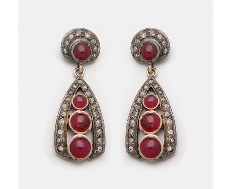   Paar russische Rubin-Diamant-Ohrringe  Paar russische Rubin-Diamant-Ohrringe    Paar russische Rubin-Diamant-Ohrringe    Si