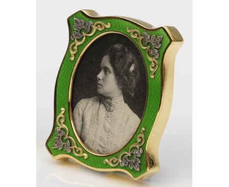   Kleiner Tischbilderrahmen  Kleiner Tischbilderrahmen    Kleiner Tischbilderrahmen    im Stil von Karl Fabergé. Silber, verg
