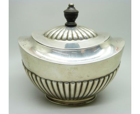 A silver sucrier, London 1903, 198g 