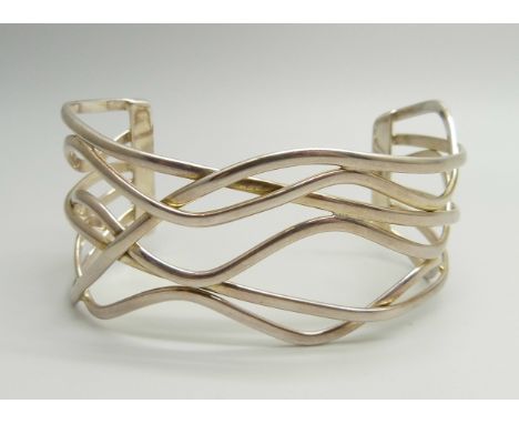 A Tianguis Jackson designer silver bangle, boxed, 36g 