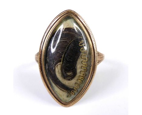 A George III yellow metal mourning ring, of elliptical shape, set with a lock of hair under crystal glass, the shoulders with
