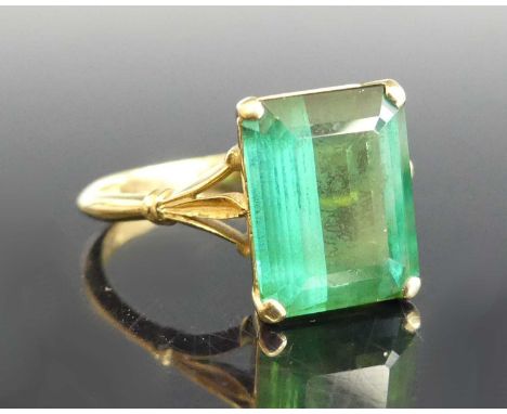 An 18ct yellow gold tourmaline single stone ring featuring a rectangular cut green tourmaline in a four claw setting. tourmal