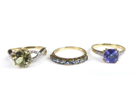 A modern 9ct gold, tanzanite and diamond point set dress ring, the bi-colour cushion cut tanzanite weighing approx 1.84 carat