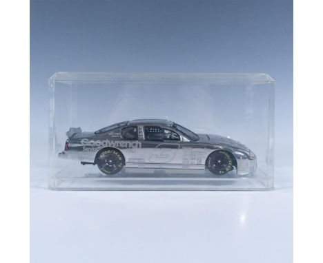 Die-cast metal with plastic parts, 1:24 scale replica of the 2000 Monte Carlo racer, model 100480. Intense, chrome exterior f