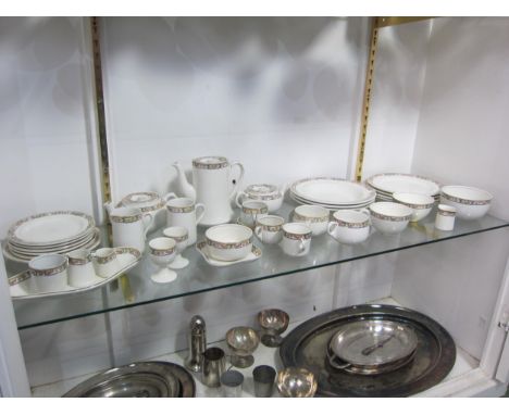 A quantity of 'Keswick' LNER china including plates, cups, saucers, egg cups, tea and coffee cans etc