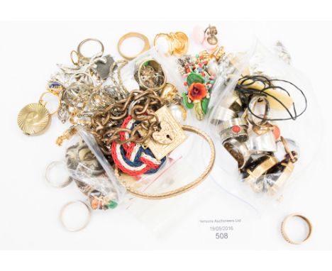 Vintage costume and white metal chain jewellery etc 