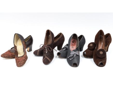 Four pairs of vintage shoes to include 1950s brown lace with leather backs and heels, grey suede 1940s with peep toes, a pair