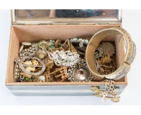 A collection of cufflinks and tie clips, together with vintage brooches clips etc in a snakeskin effect jewel box