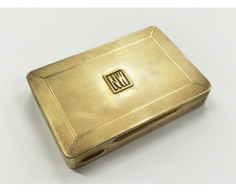 An art deco engine turned silver gilt cigarette box (174g)