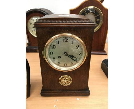 An early 20th century oak cased mantle clock.