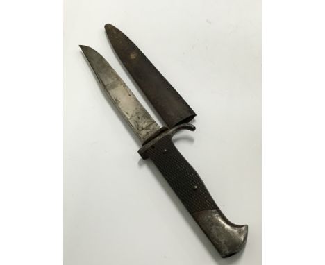 A WW1 German trench dagger and metal sheath by Nahkampfer DRGM (examine)