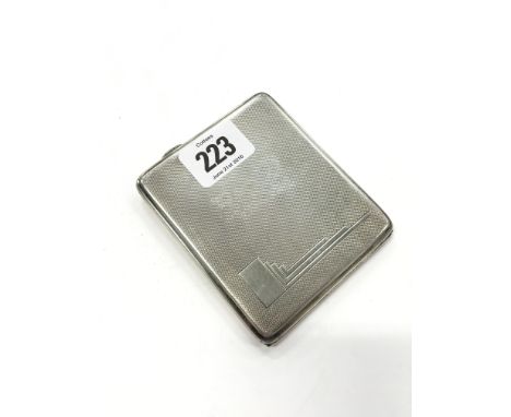 An art deco silver cigarette case with engine turned decoration (127g).