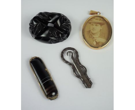 Jet Brooch, Approximately 5.5cm diameter, also with an agate brooch, photo pendant and French button hook, (4)