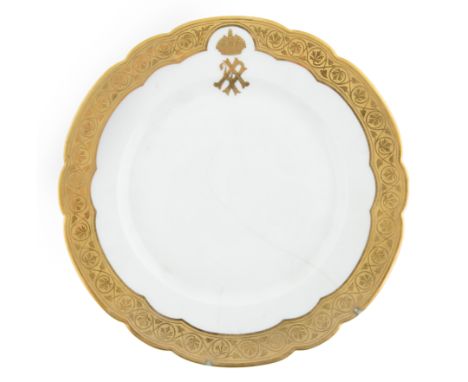 [HAMMER GALLERIES] A RUSSIAN IMPERIAL PORCELAIN GILT RIMMED PLATE FROM THE SERVICE OF GRAND DUKE PAUL ALEXANDROVICH, LATE 19T
