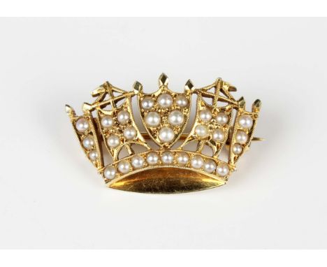 A 9ct gold and seed pearl brooch, designed as a navy crown, Birmingham 1964, weight 3.2g, width 2.5cm.Buyer’s Premium 29.4% (