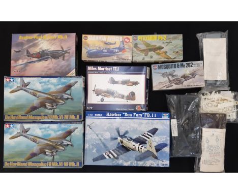 12 model aircraft kits including two 1:48 scale kits by Tamiya, 1:72 scale kits by Airfix, Trumpeter, Pavla/MPM and unboxed k