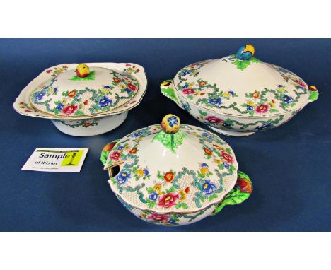 Extensive collection of Royal Cauldon "Victoria" dinner wares comprising dinner plates, tea plates, open bowls, tureens and c