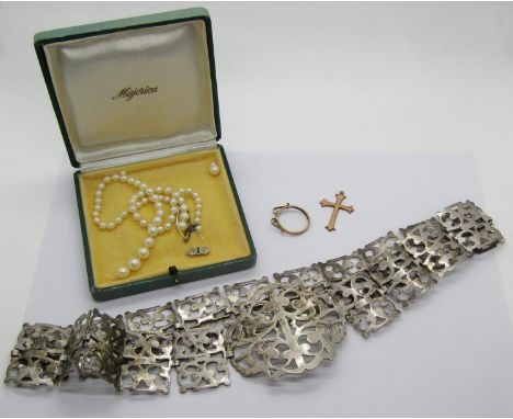 Decorative silver plated belt, two 9ct items - 1.9g total and a pearl necklace for restringing 