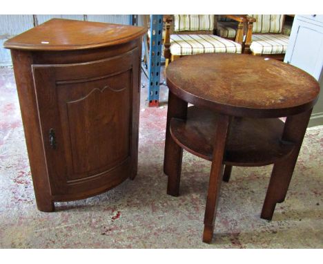 An Art Deco style oak two tier occasional table of circular form with quarter veneered top 60 cm diameter x 69 cm high togeth