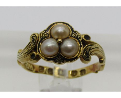 Victorian enamelled 18ct pearl mourning ring, maker 'WE', London 1843, size K/L, 2.6g 