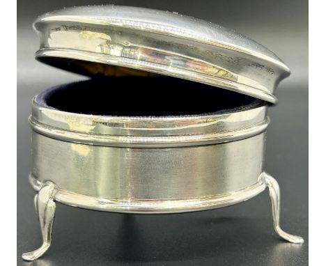A silver trinket box set on cabriole feet, Birmingham 1924, maker W. J. Myatt &amp; Co, weight 2oz approx