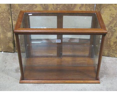 A good quality vintage oak counter top display cabinet with glazed panels and mirror back fitted with two shelves, 62 cm wide