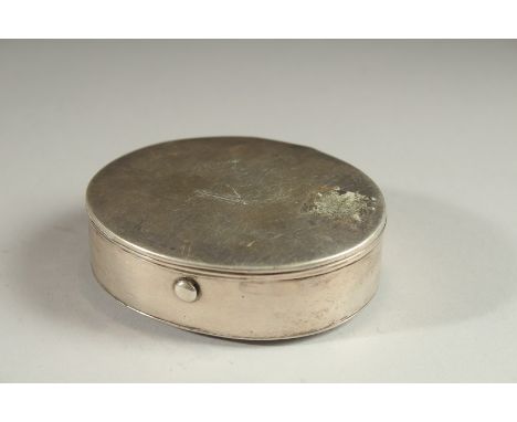 A GEORGE III WHITE METAL OVAL SNUFF BOX, the lid with a crest. 2.25ins x 2.75ins.