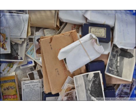 CIGARETTE CARDS: An assorted box of vintage and early cigarette cards to include Churchman's, Ogdens, Wills, Gallaher, Player