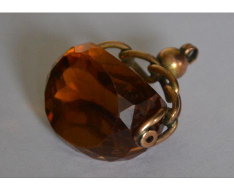 A good 9ct gold and citrine stone swivel pendant. The gold being chain linked with ball finial top having swivel cut citrine 