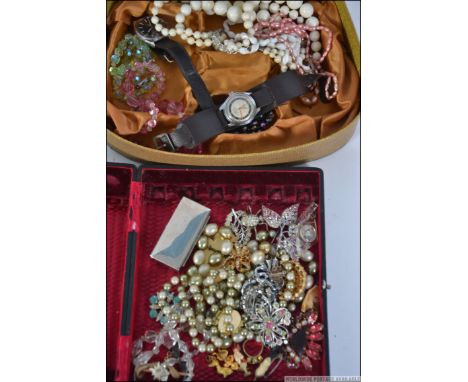 A collection of vintage costume jewellery to include necklaces to include glass beaded, brooches such as bug brooches, sweet 