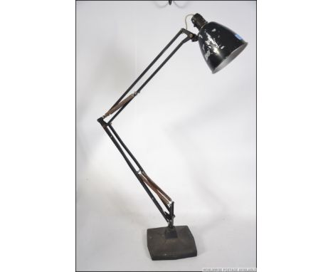 An original pre-war early 20th century Herbert Terry model 1209 large Industrial anglepoise desk lamp. The large cast base be