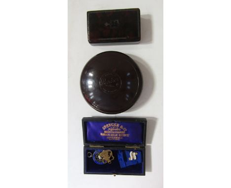 Tortoiseshell snuff box, WMF tea strainer, quantity old keys, enamel and other badges,&nbsp;and other collectable items&nbsp;