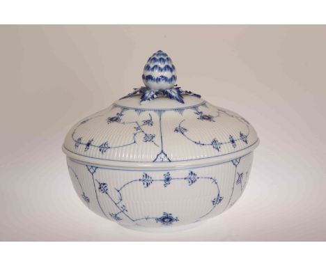 A LARGE ROYAL COPENHAGEN "IMMORTELLE" BLUE AND WHITE LIDDED BOWL, of fluted circular form, the domed cover with acorn finial 